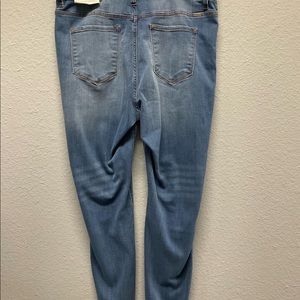 Brand new with tags Kancan size xl ( fits like 14/15) skinny jeans.